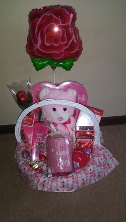 Bath & Body works Valentine's Basket