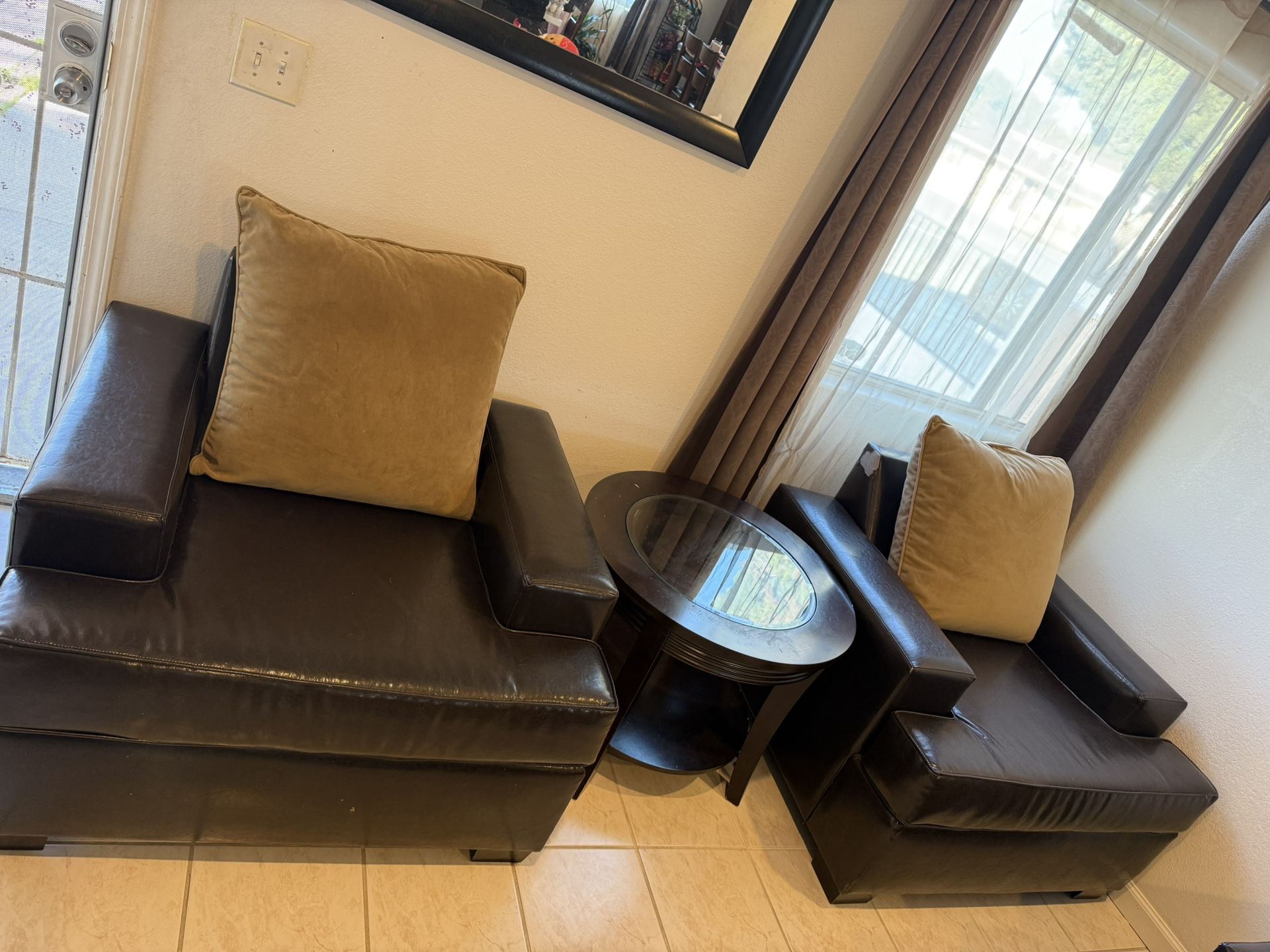 2 Sillones Individual Y 2 Mesas