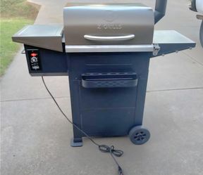 Z GRILLS 572 sq. in. 8-in-1 Flame Expert Wood Pellet Grill and Smoker - NEW IN BOX