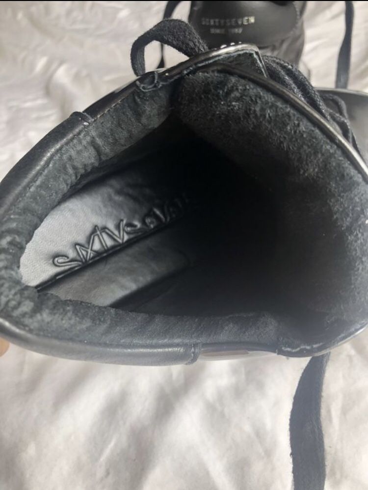 Women’s Leather Shoe: Size 7