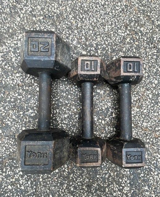 YORK DUMBBELLS : SINGLE 20 LB. & PAIR OF 10s