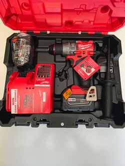Milwaukee M18 Fuel 4-Gen Hammer Drill Driver With 2 Batteries and Charger