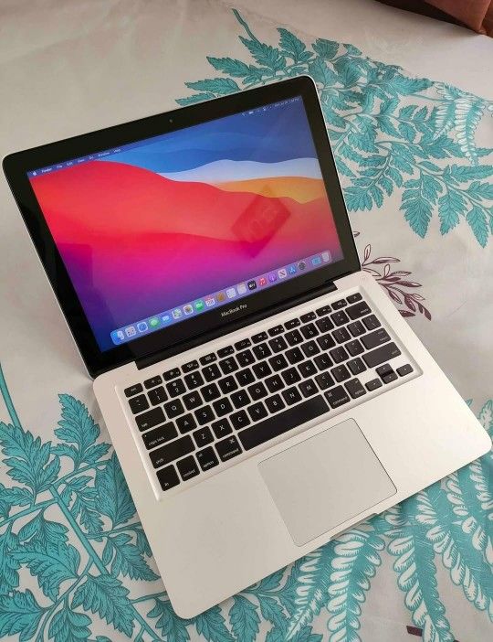 2011 13-inch Intel Core i5 MacBook Pro Laptop, 250GB HDD, 4GB RAM. macOS Big Sur Installed.