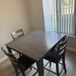 MOVING SALE‼️ 5pc Kitchen Table Set/ Ashley Furniture‼️