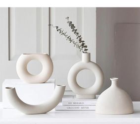 Handmade Rounded Minimalist Ceramic Vase