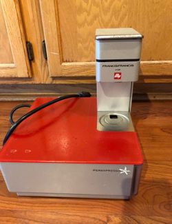 ILLY Francis Francis Y 1.1. Capsule Espresso Coffee Machine
