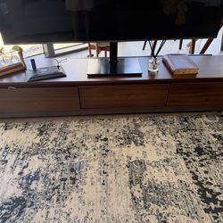 Fero Walnut Extendable tv stand