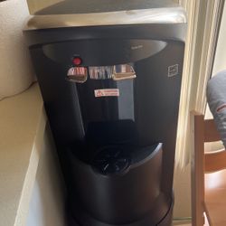 Cold And Hot Water Machine