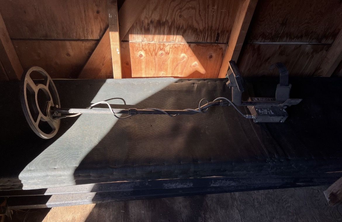 Metal Detector.