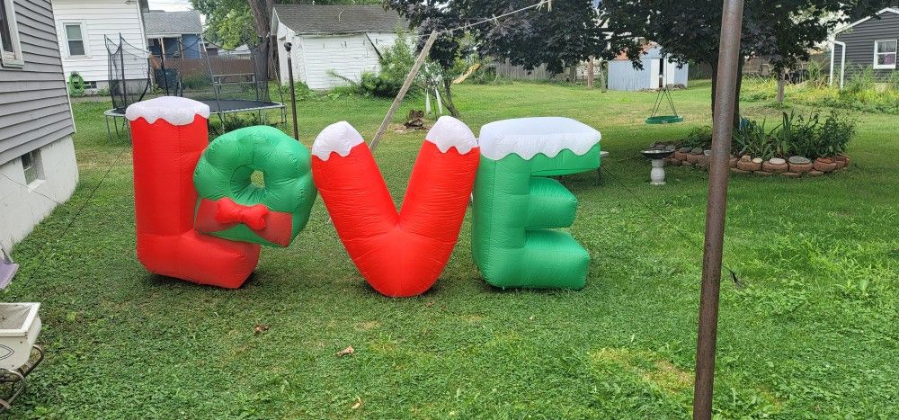 Inflatable LOVE