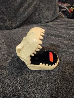 Bitzee Jurassic World – Interactive Dino Toy in T-Rex Design, with 25 Virtual Dinosaurs, Battle Mode and Games, Collectible, Gift for Children Aged 5+