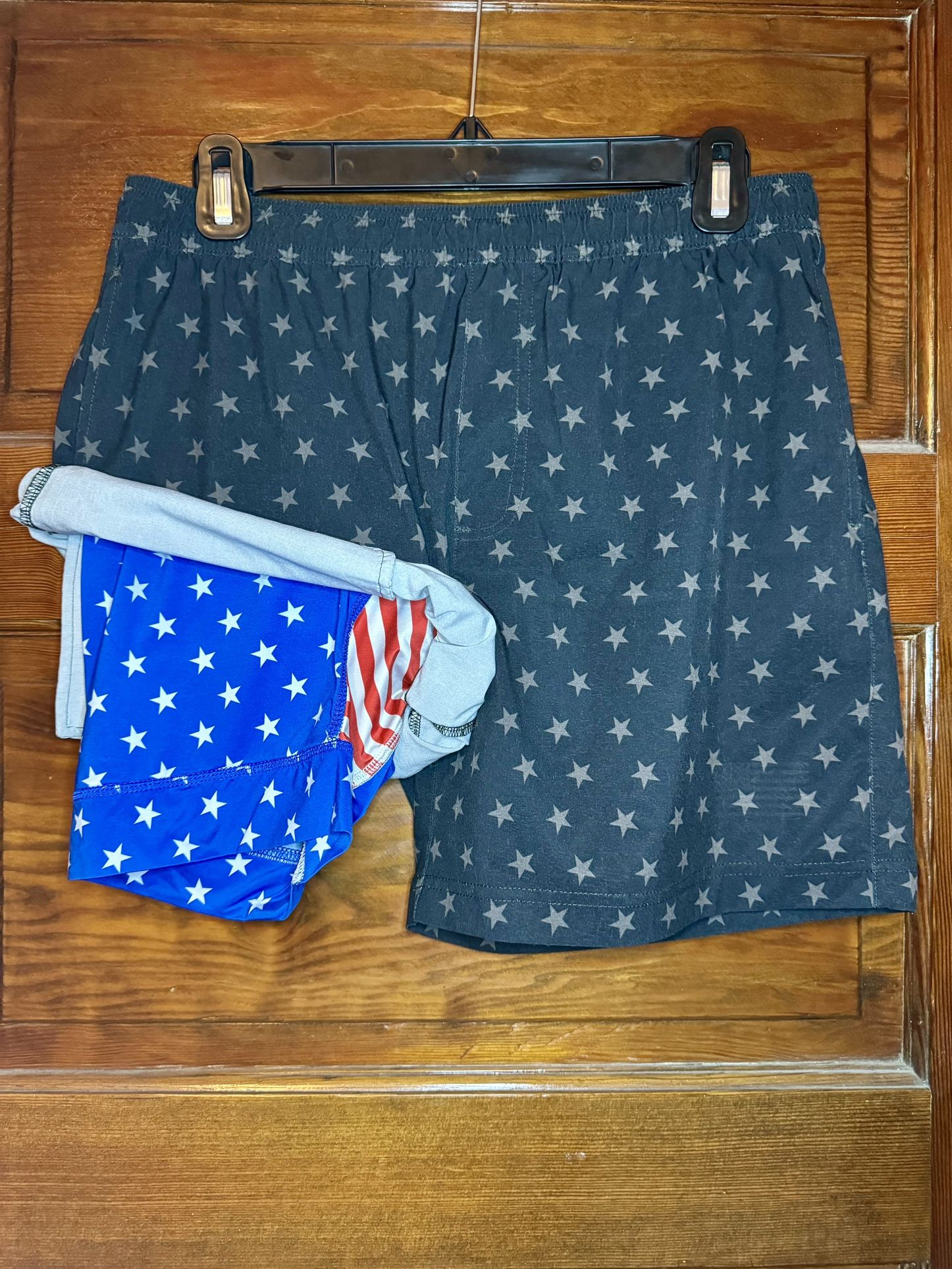 Chubbies Shorts Medium 5.5 Inseam (Black/American Flag)