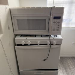 Amana Gas Stove And Microwave 