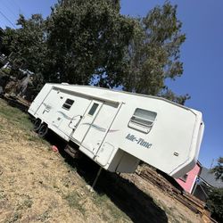 2006 Idle Time Fifth Wheel 