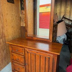 Dresser With Mirror 