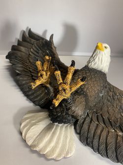 NIB Resin Bald Eagle Sculpture 26”w