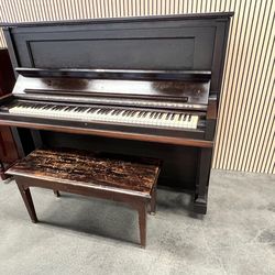 Steinway & Sons V