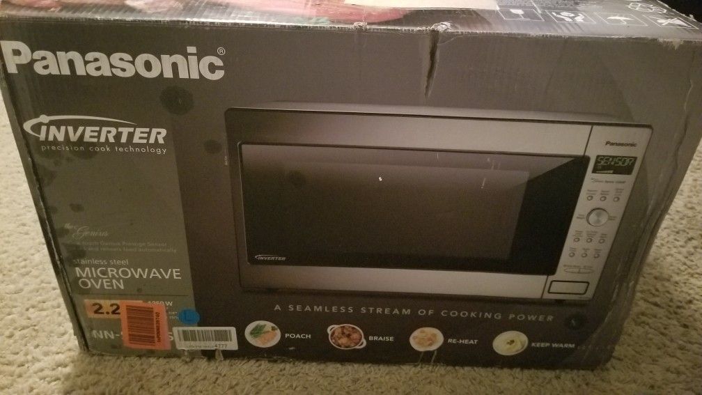 Dent on the side of Panasonic Microwave Oven NN-SD945S Stainless Steel Countertop Built-In with Inverter Technology and Genius Sensor, 2.2 Cu. , 1250W