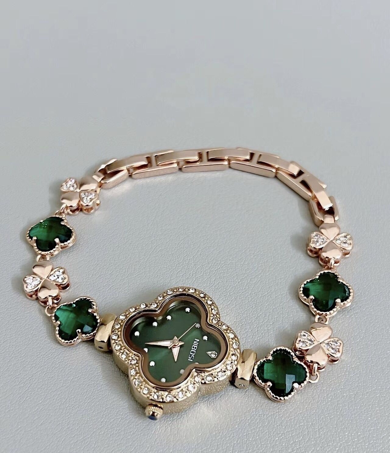 Four-leaf clover bracelet watch 