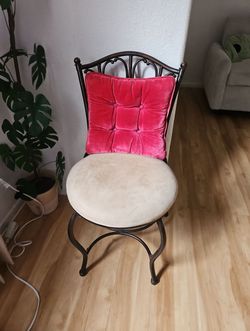 Wrought Iron Vanity Chair with Cushioned Seat