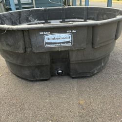 300 Gallon Water Tank 