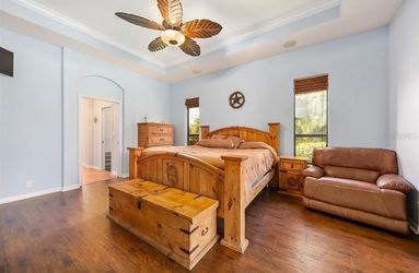 Texas King Bedroom Set, Bench and bedding