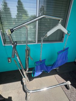 Grúa para pacientes (Hoyer Lift) con arnés