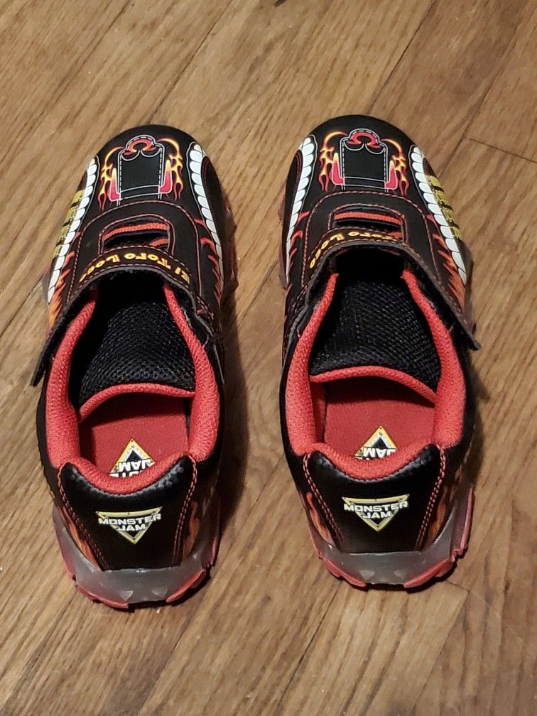 MONSTER JAM SHOES EL TORO LOCO SIZE 2 LIGHT UP VERY GOOD CONDITION