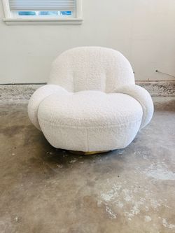 Plush Bouclé Swivel Chair