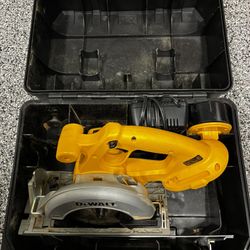 DeWalt 18V Circular Saw DC390K with 2 Blades