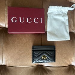 GUCCI Logo Leather Mini Wallet. 