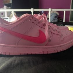 Triple Pink Nike Dunk