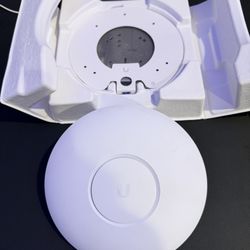 Ubiquiti UniFi UAP‑AC‑PRO dual‑band Wi‑Fi 5 AP