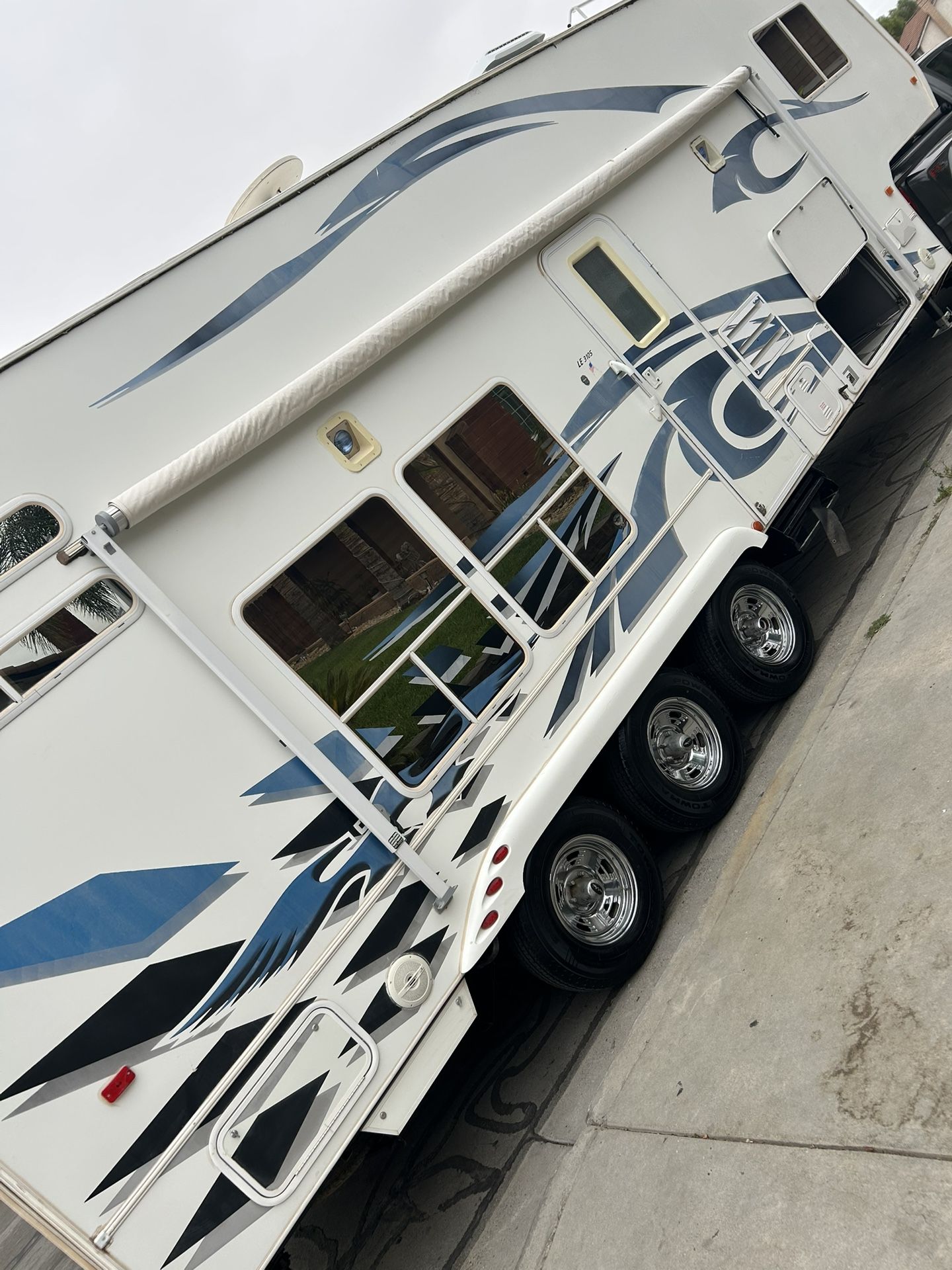 2007 WEEKEND WARRIOR LE3105 NO WATER DAMAGE IN GREAT CONDITIONS