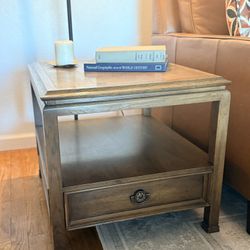 Hekman Solid Wood End Table – Dovetail Drawer – Classic Style