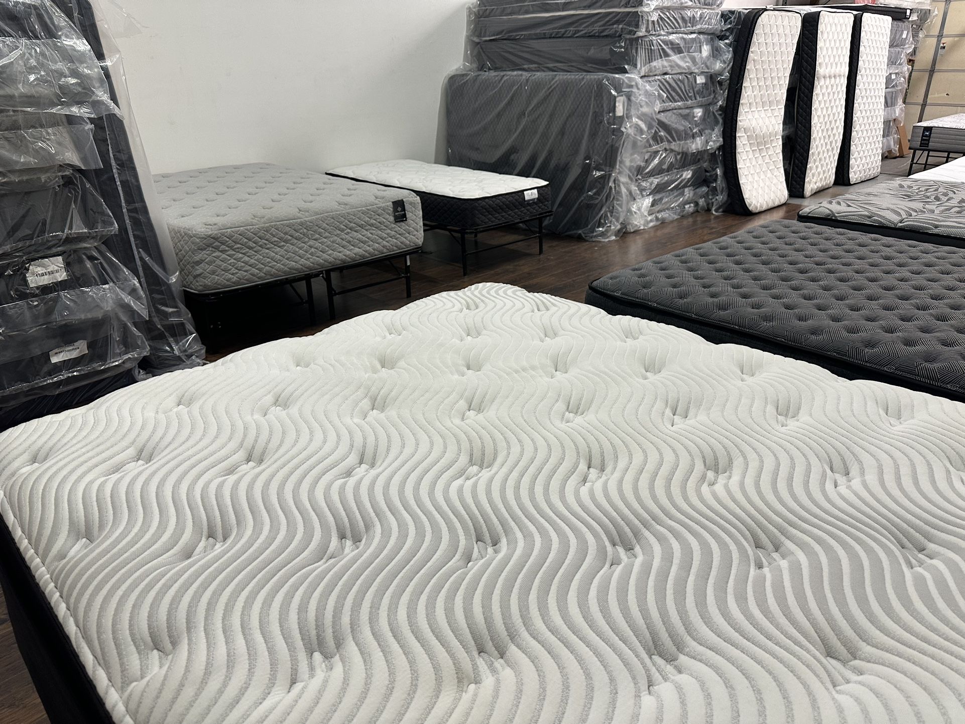 Take a Mattress Home Today for ZERO $ (info in Details)