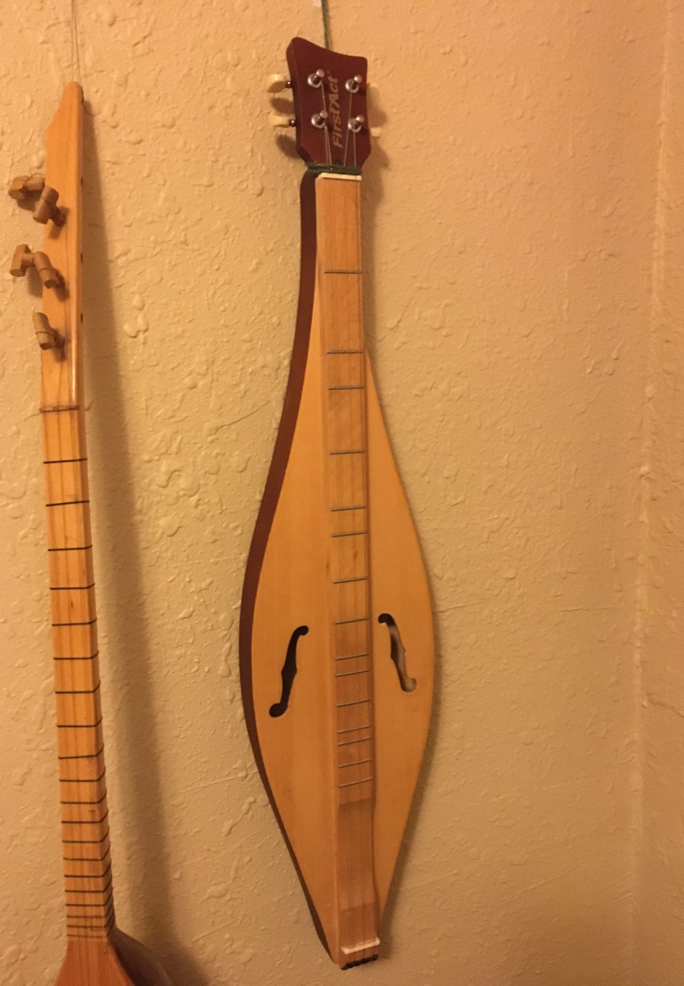 Vintage Mountain Dulcimer Instrument