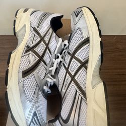 ASICS Gel-1130 white clay canyon. Size 10/ women's 11.5
