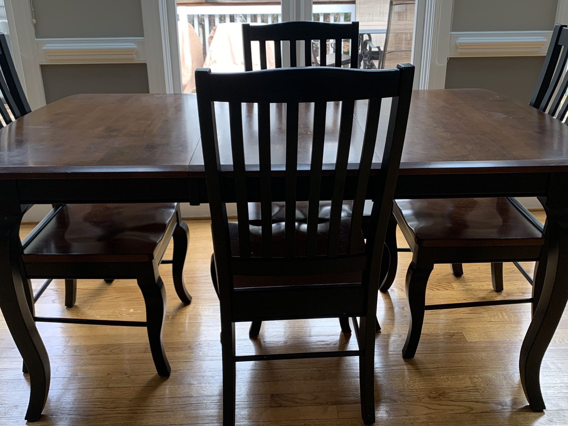 Cochrane Maple Estate Kitchen Table With Leaf And Chairs