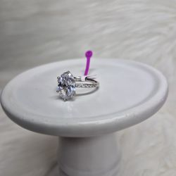 Beautiful Elegant Ring Size #7...High Quality Jewelry Hypoallergenic Waterproof Non Tarnish Excellent Quality 