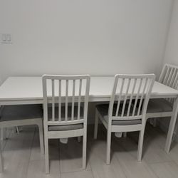 Table With Chairs 