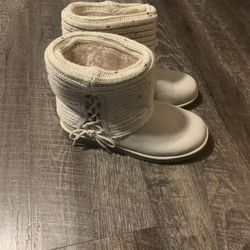 Women’s Boots Size 6