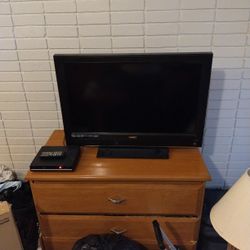 32 In Vizio TV And ProScan DVD Player And Remote