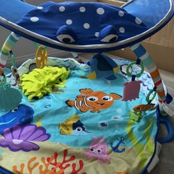 Finding Nemo Tummytime Playing Set