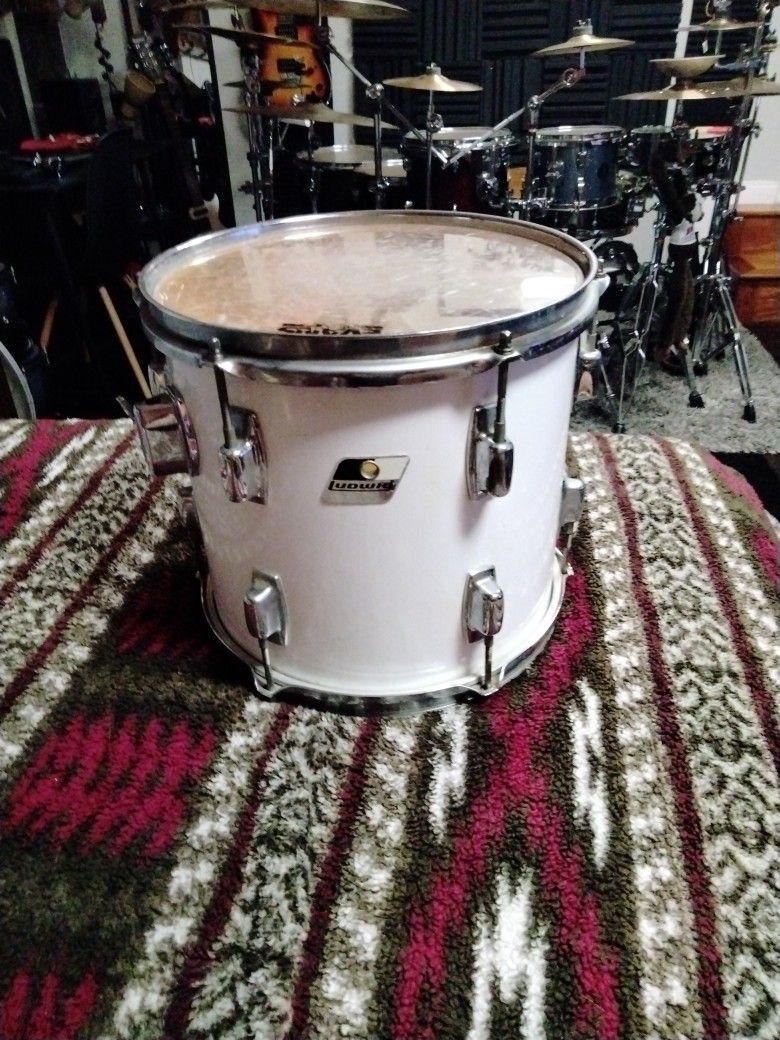 Ludwig black and on sale white badge