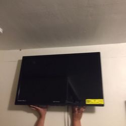 Tv-EMERSON 32 INCHES