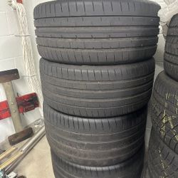 21" Audi RS Etron gt 2023 Tires less than 20 miles Like New