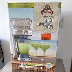 Frozen concoction maker