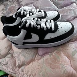 Nikes Size 8.5