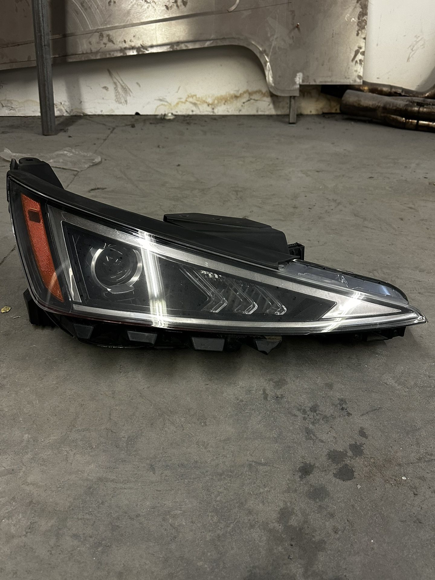 2019-2020 hyundai elantra passenger headlight